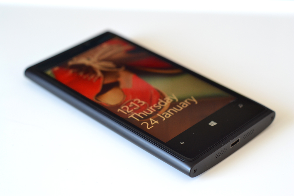 Nokia-lumia-920-review-front-bottom-angle